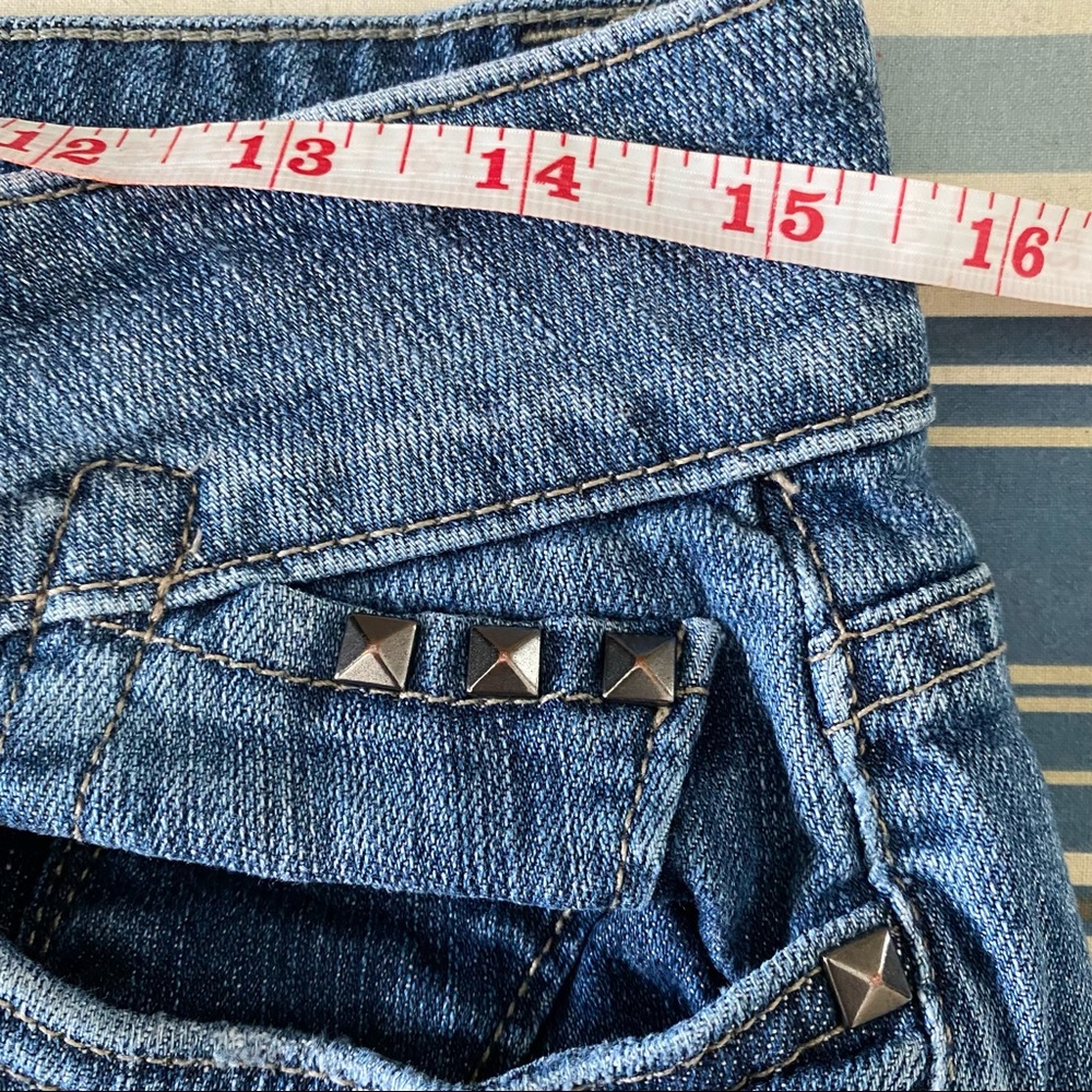 Elle Distressed Medium Wash Crop Jeans - Picture 13 of 16